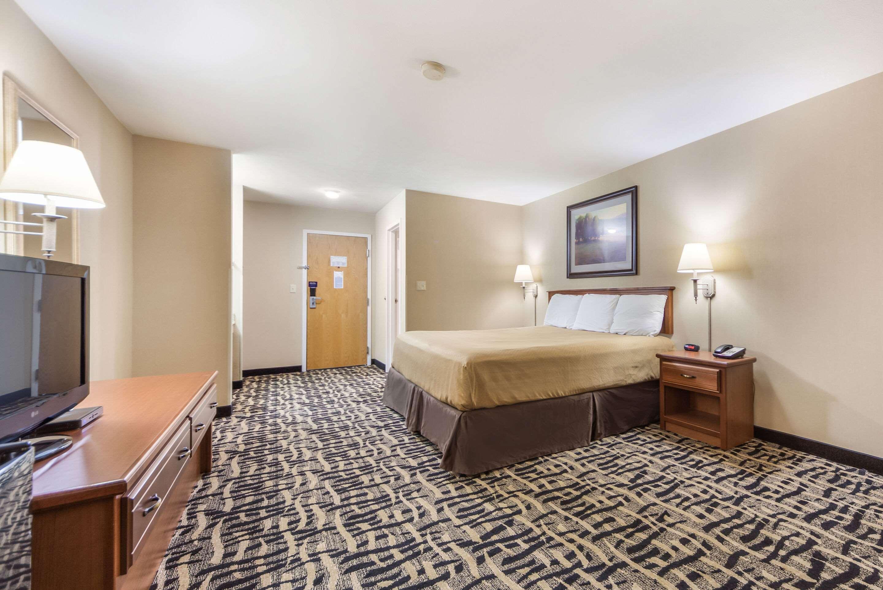Super 8 By Wyndham Cozad Hotel Exterior photo