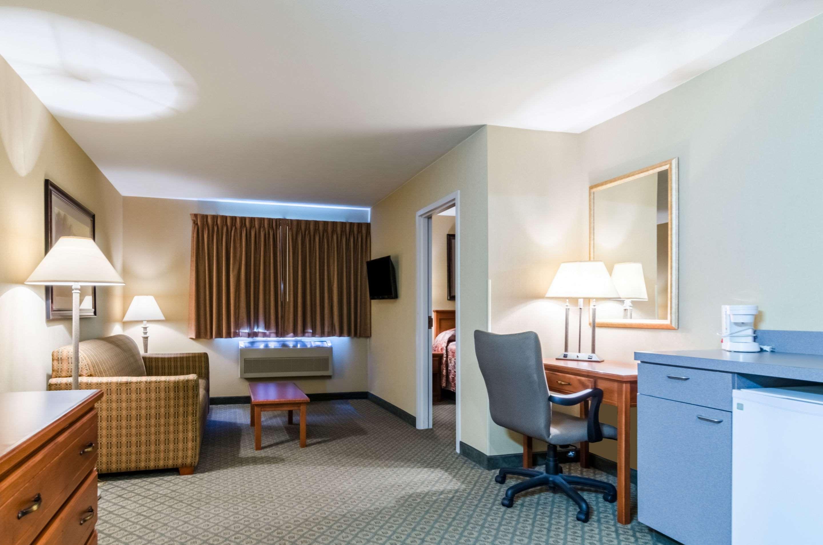 Super 8 By Wyndham Cozad Hotel Exterior photo
