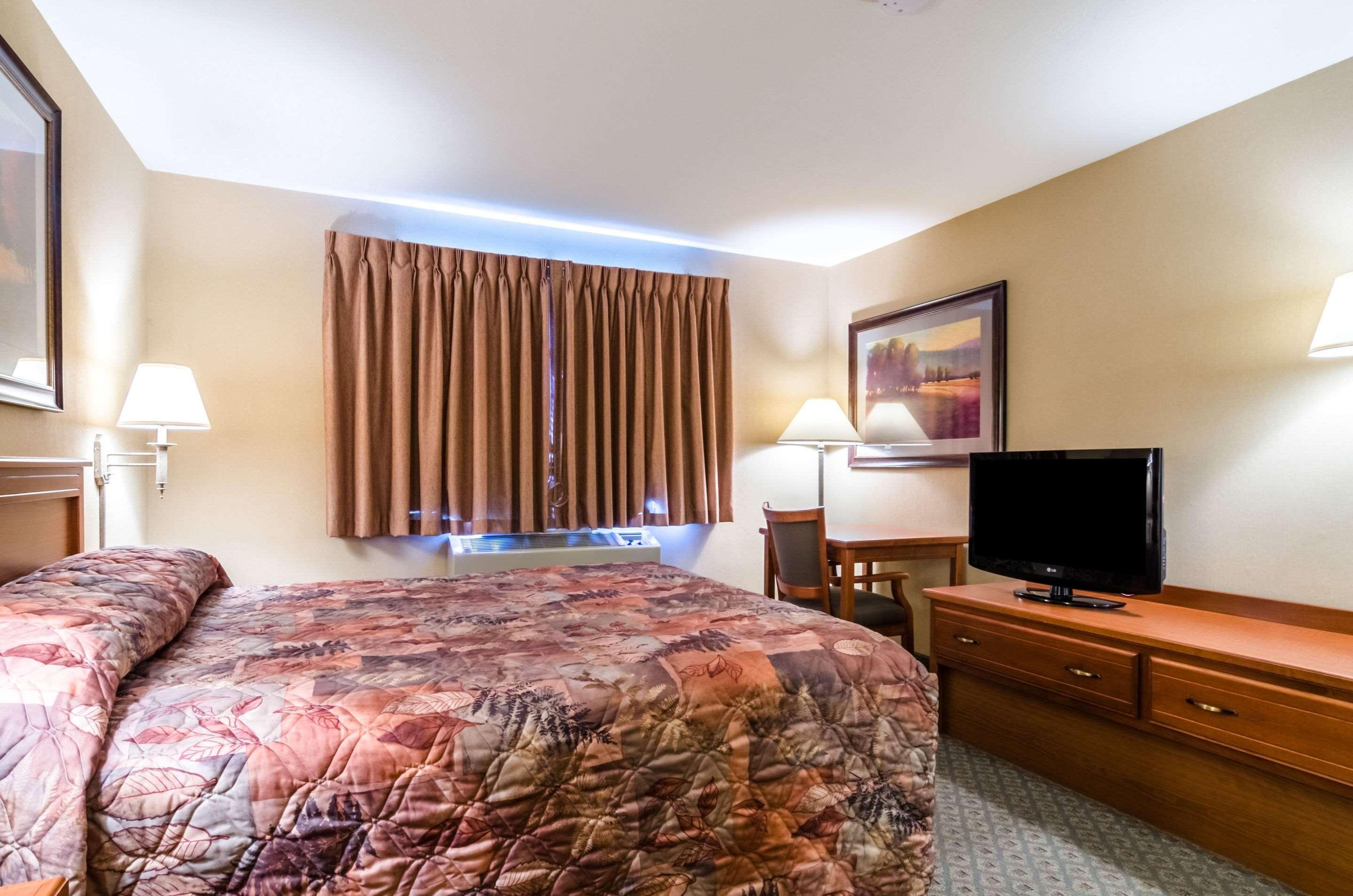 Super 8 By Wyndham Cozad Hotel Exterior photo