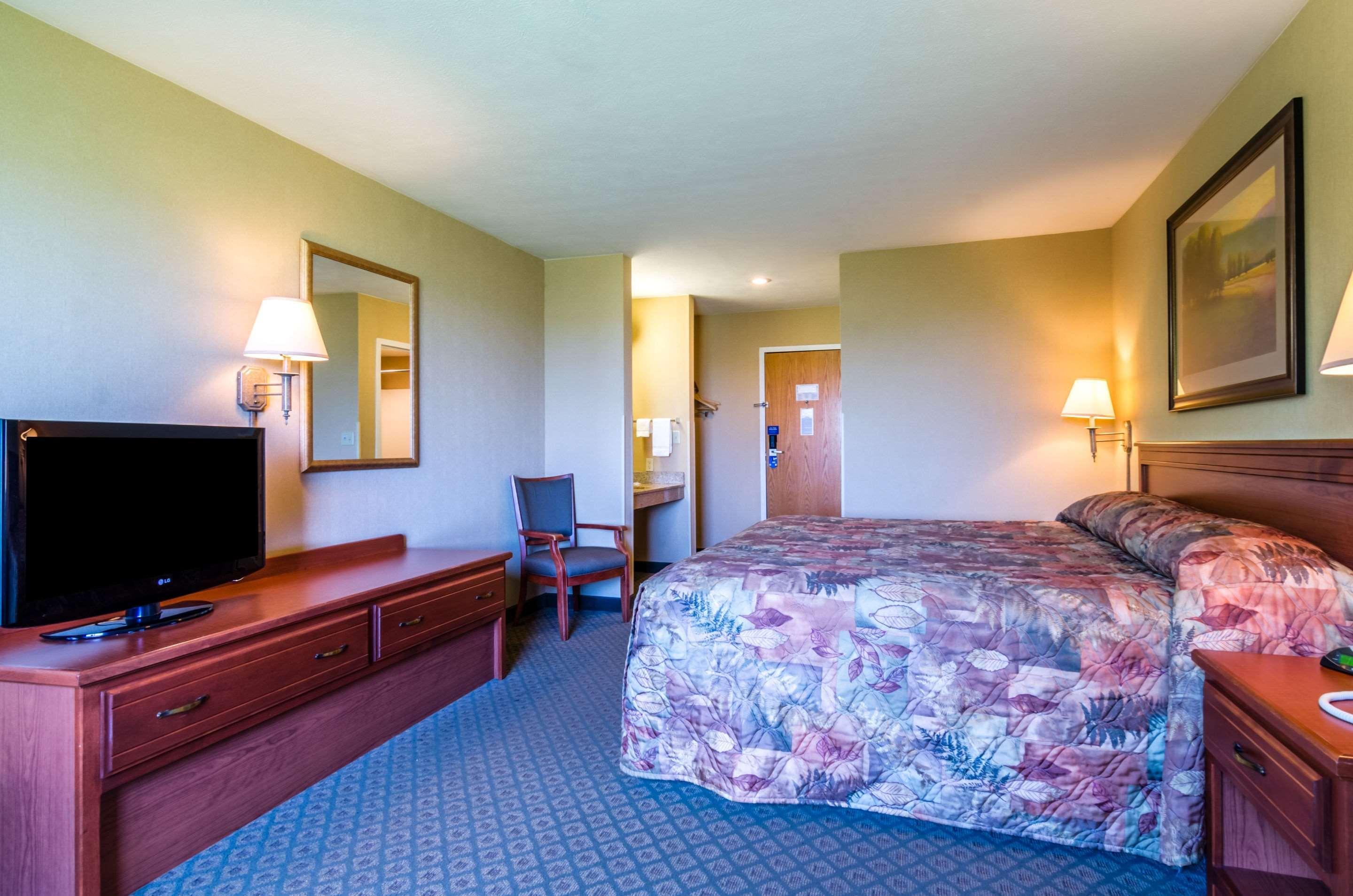 Super 8 By Wyndham Cozad Hotel Exterior photo