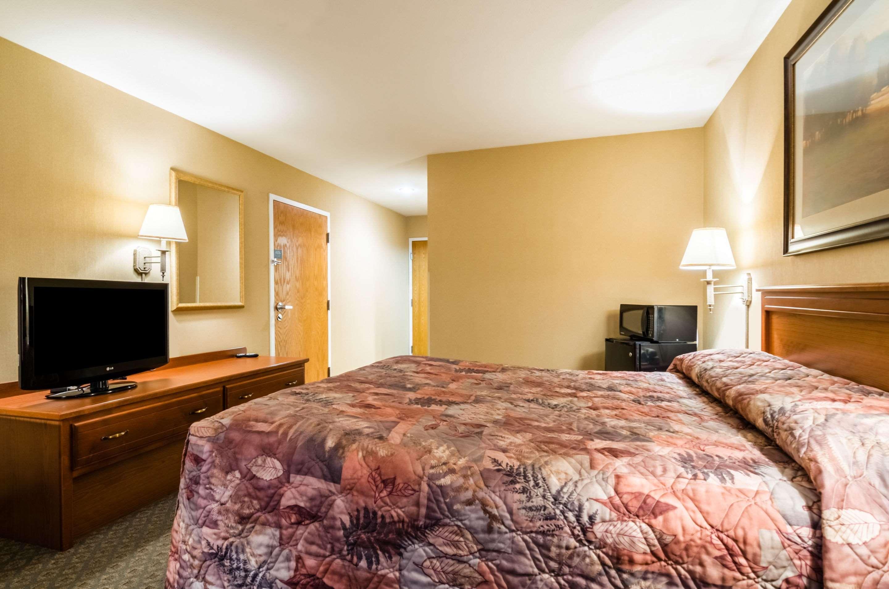 Super 8 By Wyndham Cozad Hotel Exterior photo