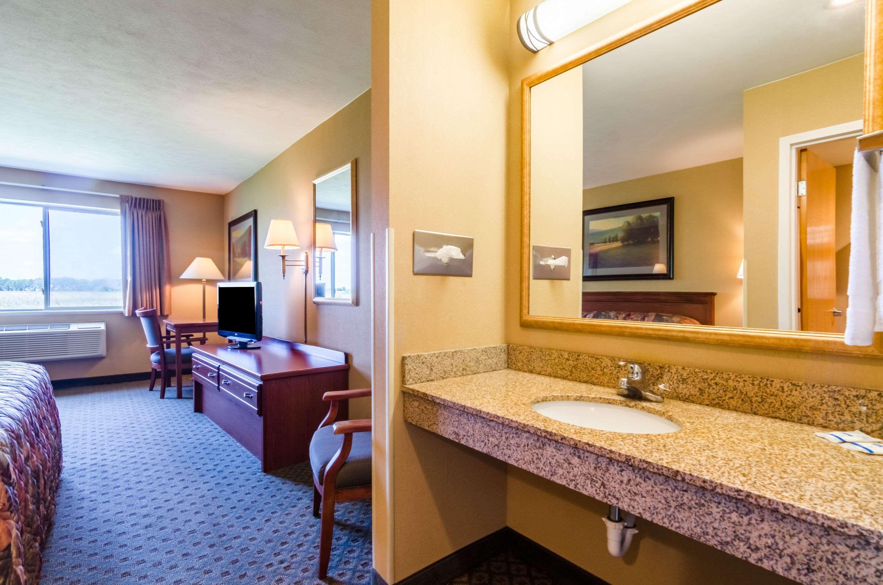 Super 8 By Wyndham Cozad Hotel Exterior photo