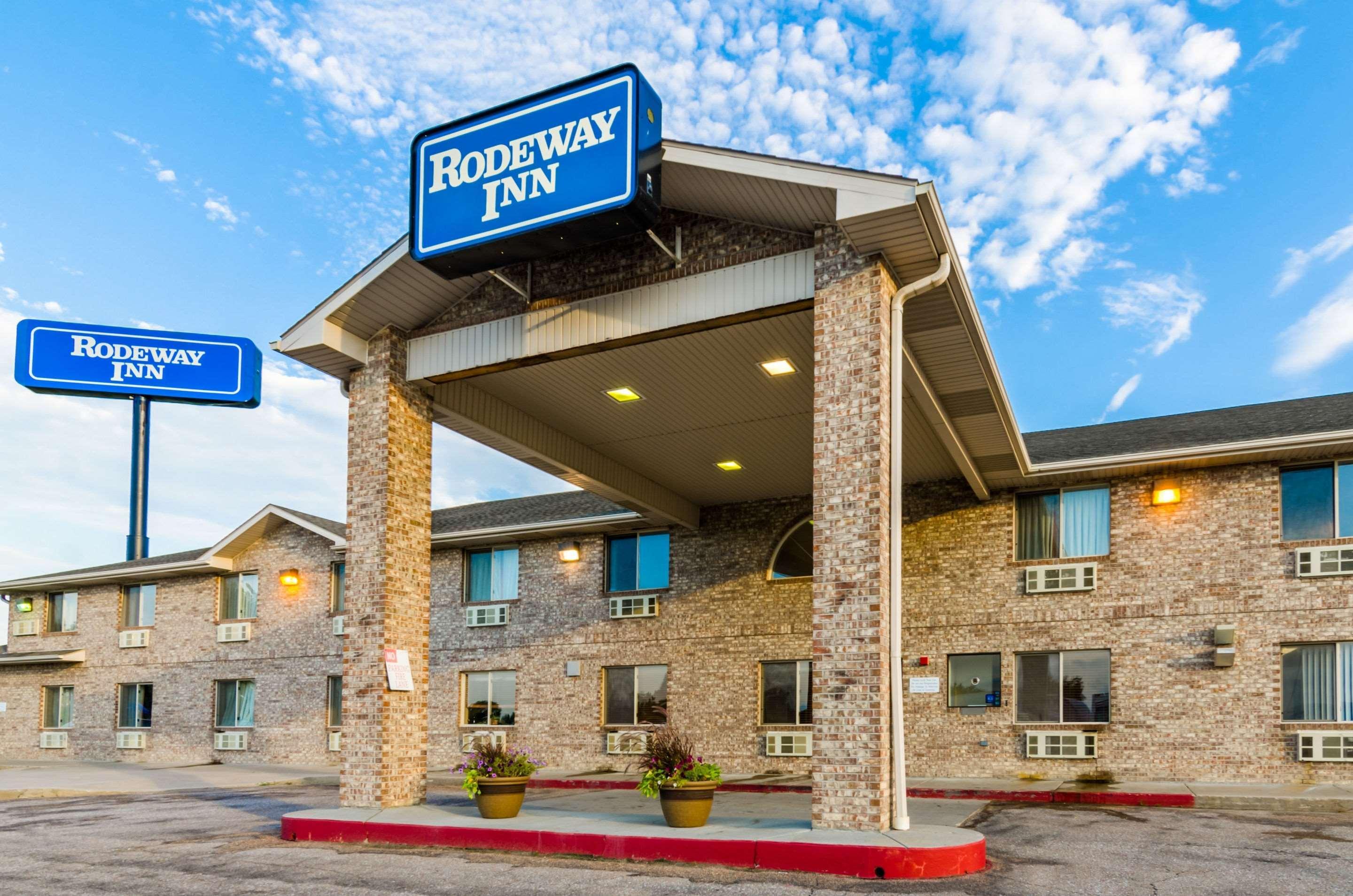 Super 8 By Wyndham Cozad Hotel Exterior photo
