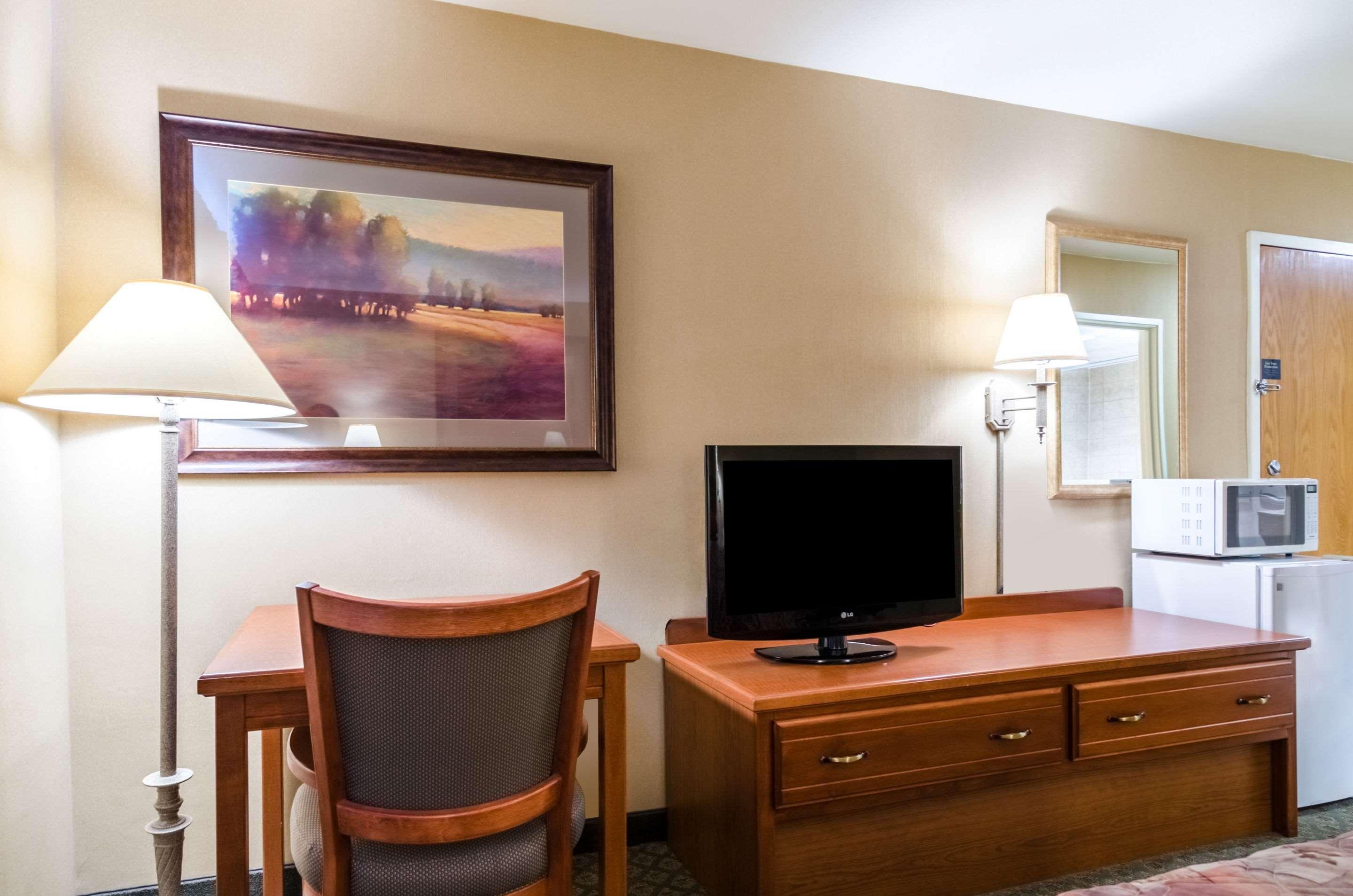 Super 8 By Wyndham Cozad Hotel Exterior photo