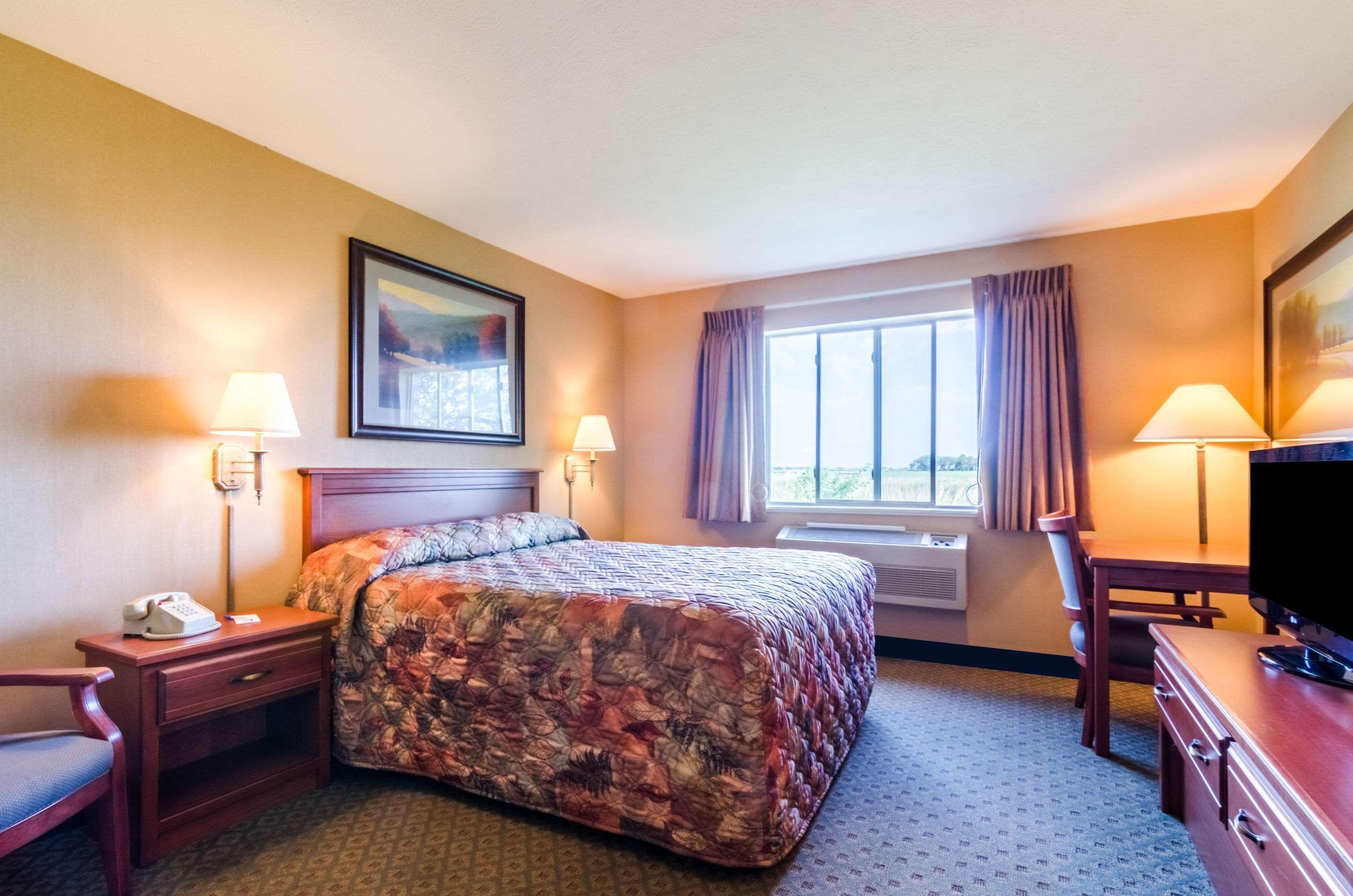 Super 8 By Wyndham Cozad Hotel Exterior photo