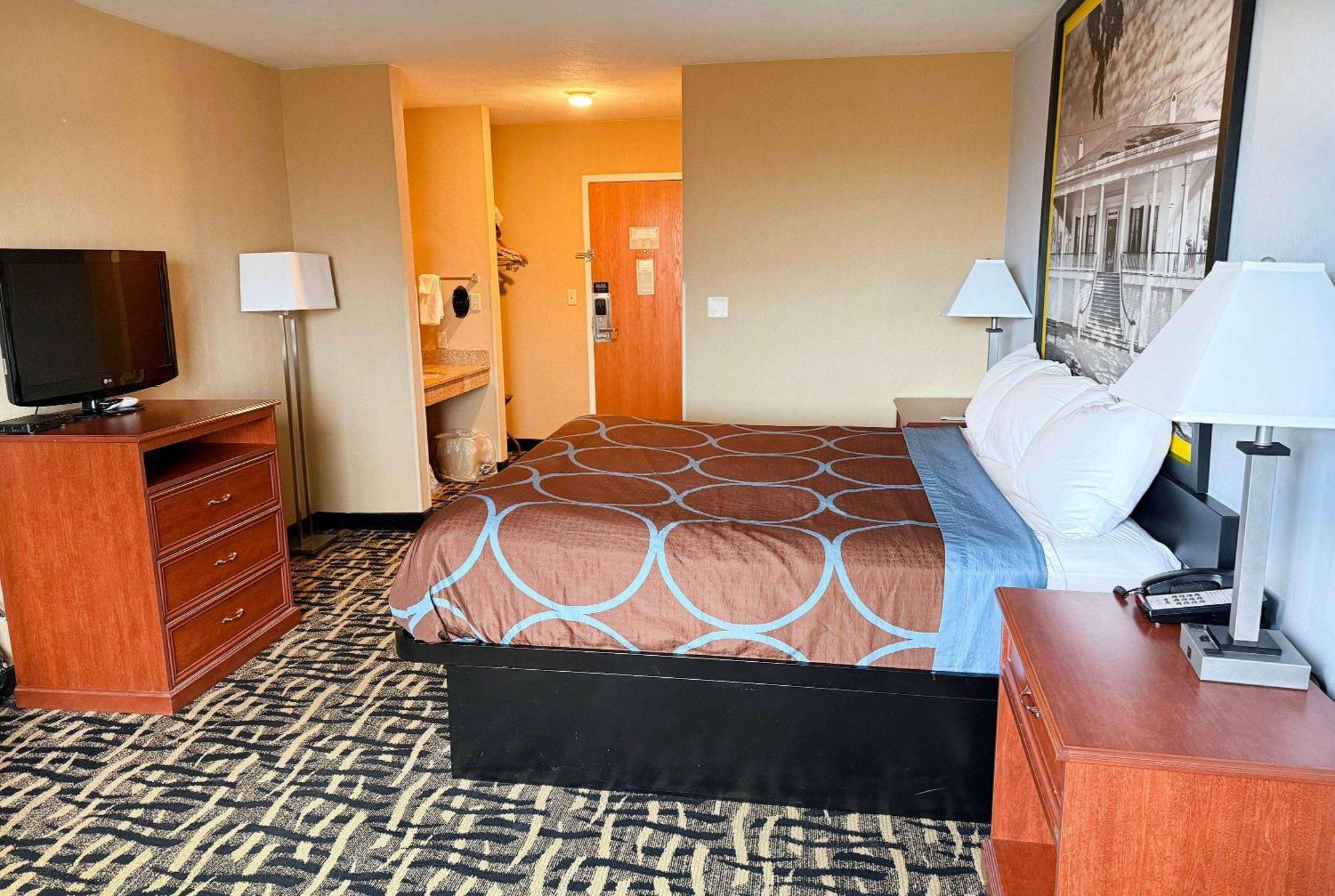 Super 8 By Wyndham Cozad Hotel Exterior photo