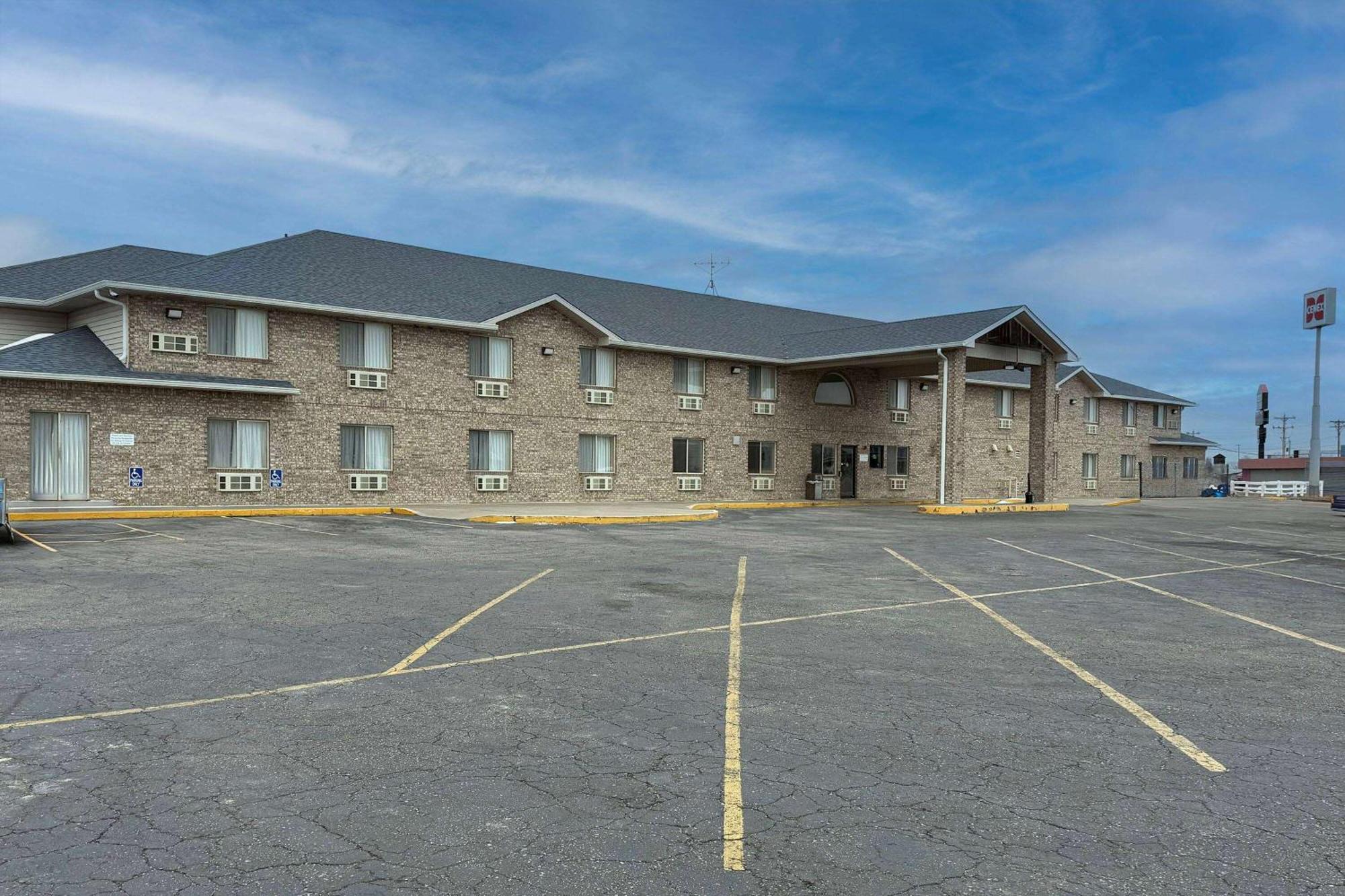 Super 8 By Wyndham Cozad Hotel Exterior photo