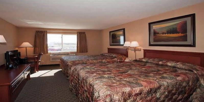 Super 8 By Wyndham Cozad Hotel Exterior photo